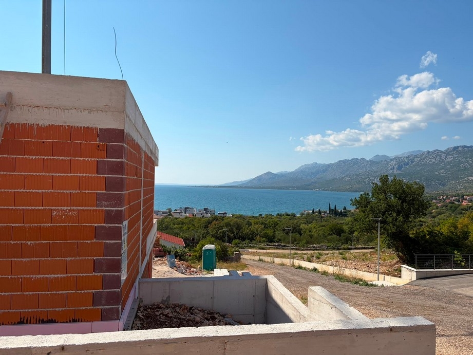 Vista sull'Adriatico e sui monti Velebit
