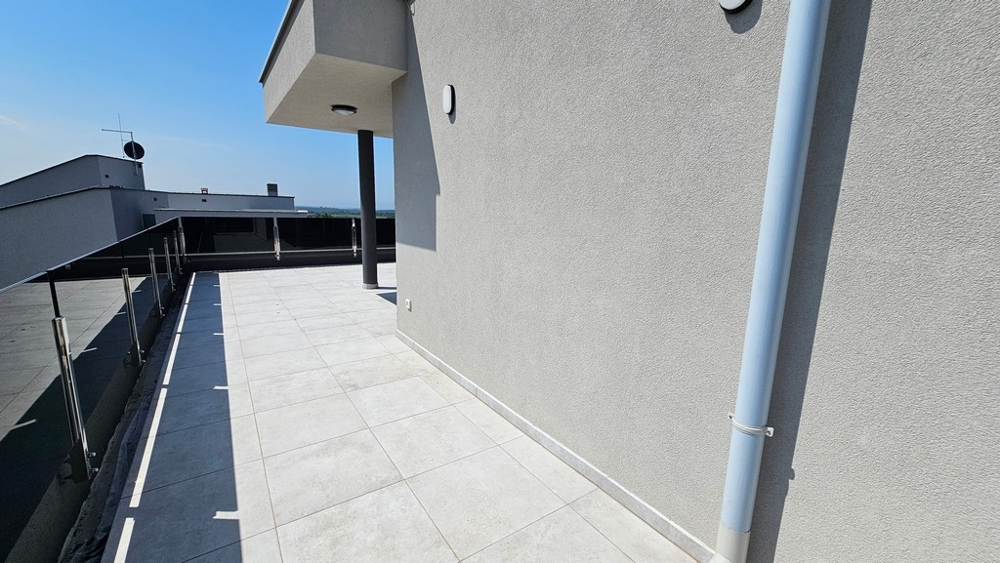 Terrazza sul tetto privata con ringhiera