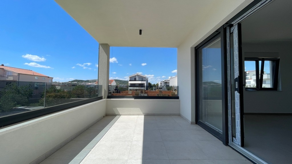 Terrazza coperta con vista mare a Vodice