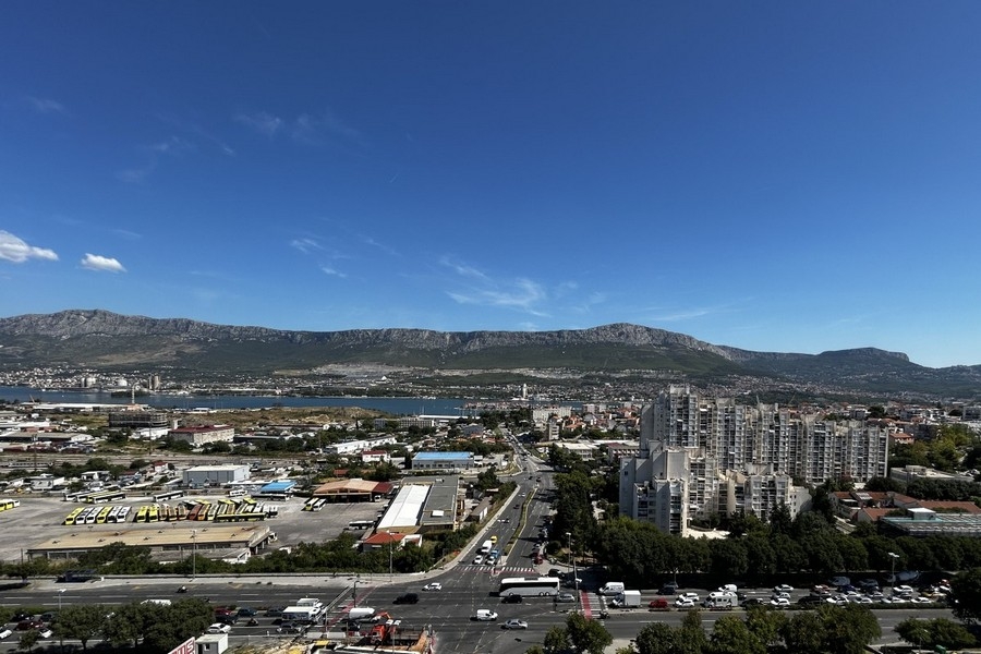 Vista su Split con monti e mare