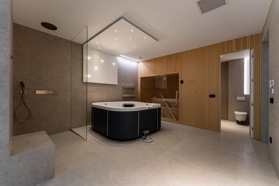 Area wellness con idromassaggio e sauna