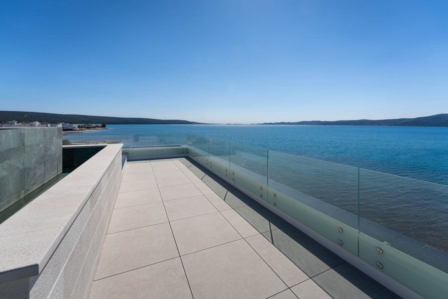 Terrazza sul tetto aperta con vista sull'Adriatico
