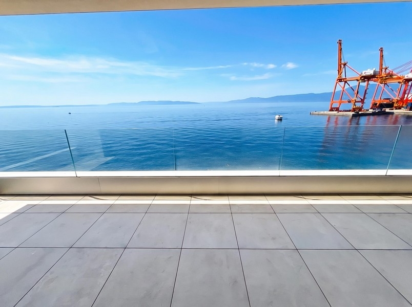 Vista mare dalla terrazza dell'appartamento di lusso in Croazia