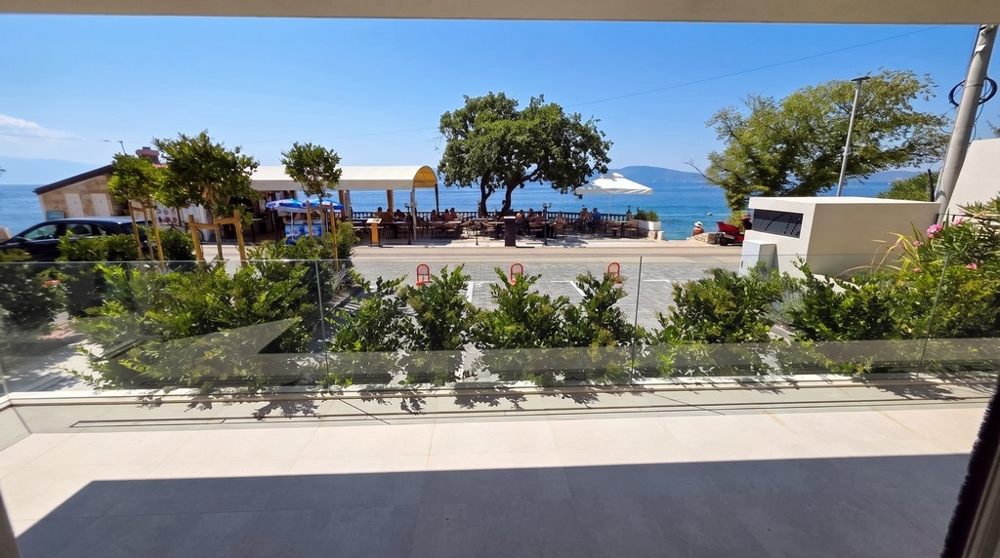 Terrazza con vista mare di un appartamento di nuova costruzione a Novi Vinodolski