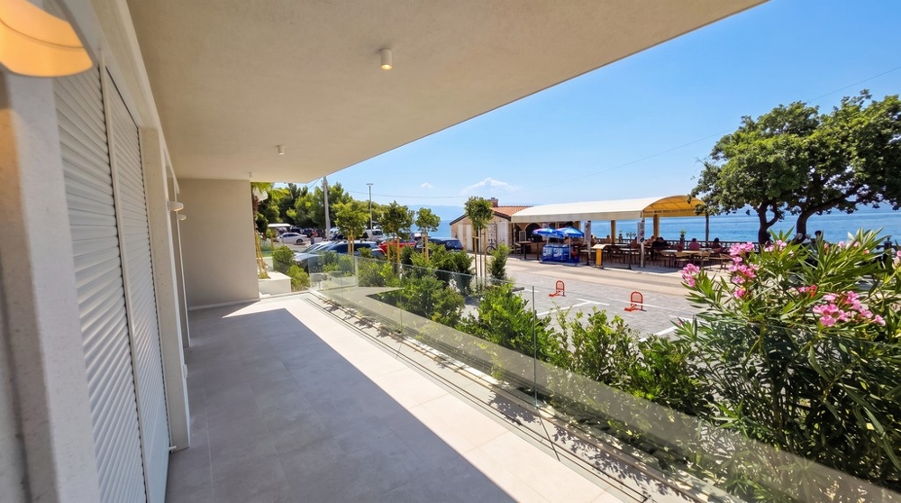 Terrazza coperta con vista sul mare in Croazia