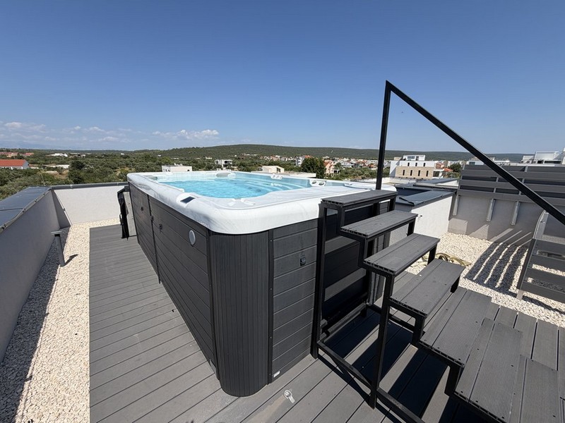 Terrazza sul tetto con jacuzzi
