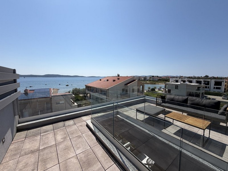 Terrazza sul tetto con vista mare