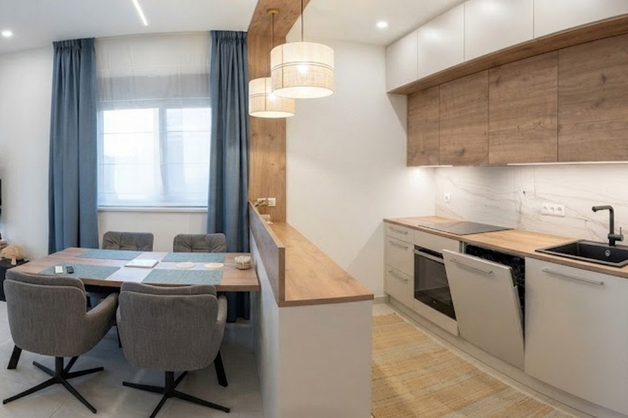 Cucina con zona pranzo nell'attico