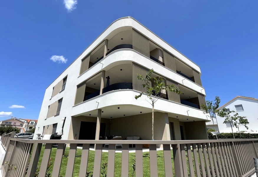 Edificio residenziale di nuova costruzione con ascensore a Vodice