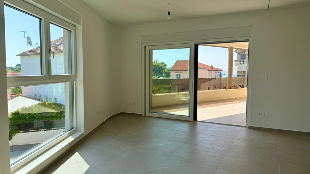 Zona giorno con accesso alla terrazza a Vodice