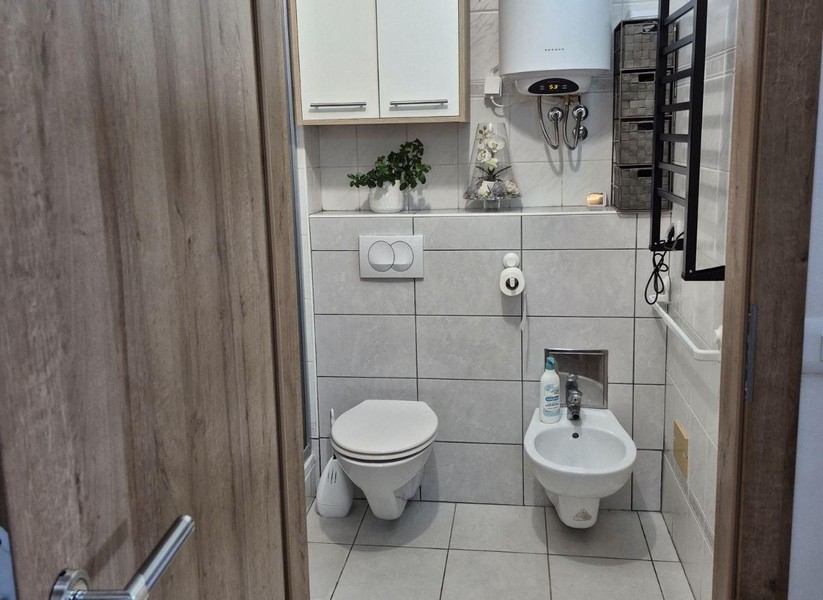 Bagno con WC e bidet