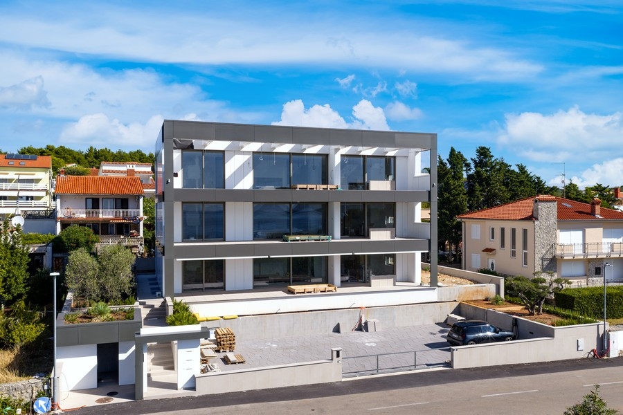 Edificio residenziale di nuova costruzione con appartamento a Krk