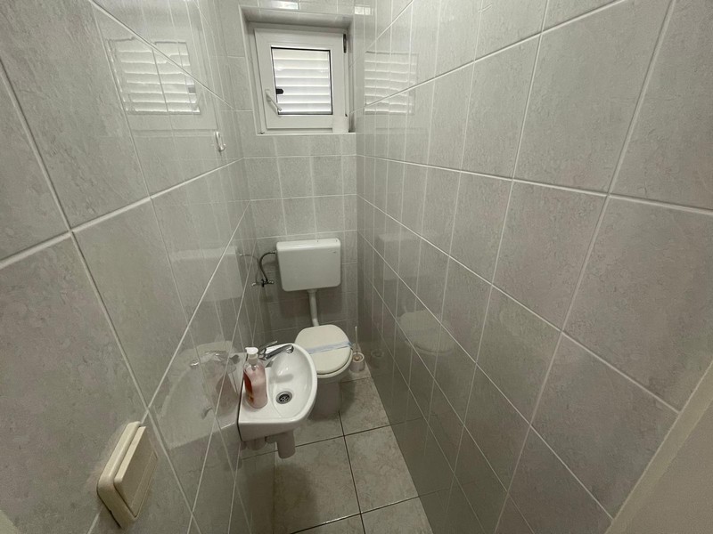 WC separato con finestra