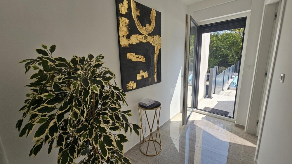 Ingresso dell'appartamento con accesso alla terrazza