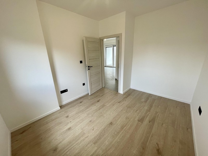 Seconda camera da letto con pavimento in legno