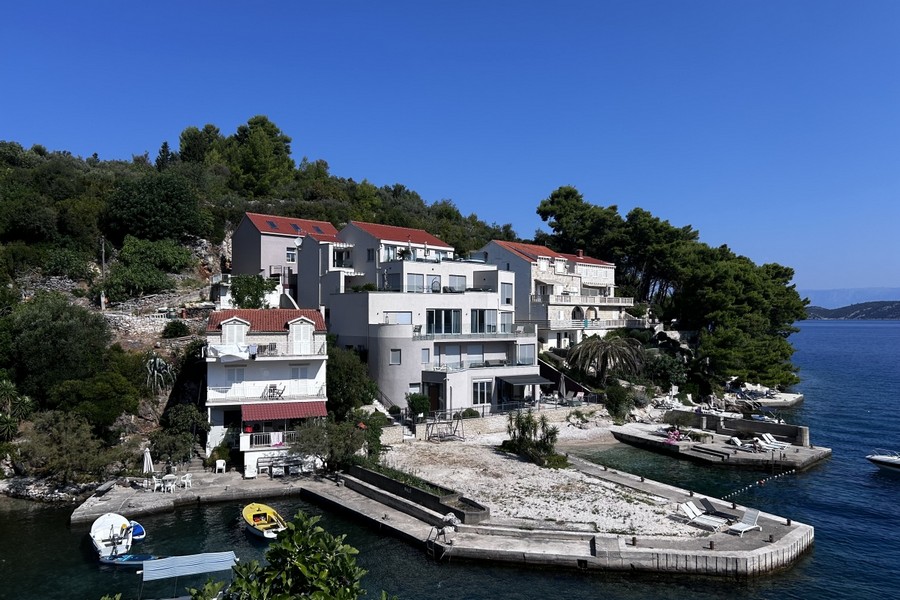 Edificio residenziale moderno direttamente sulla baia, Racisce su Korcula