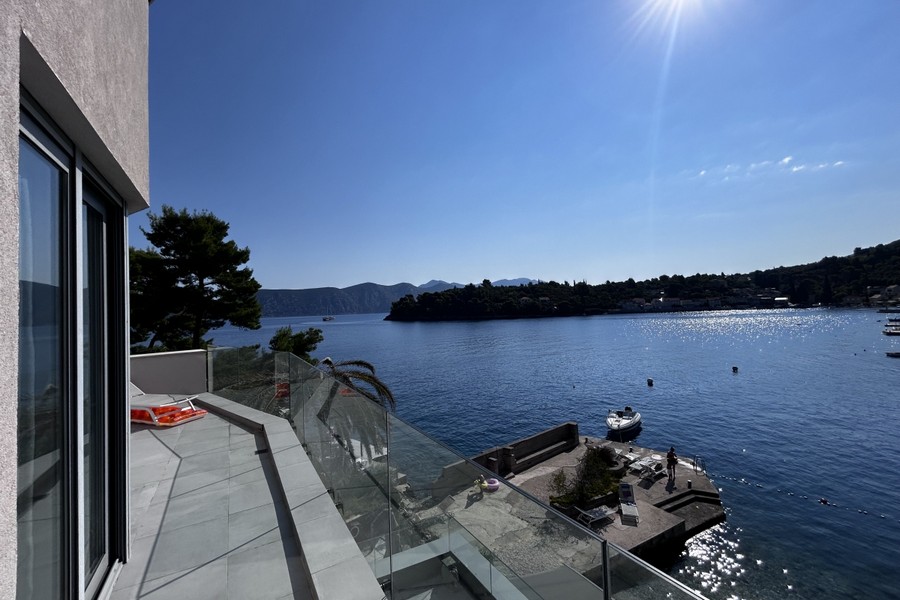Terrazza chiusa con vetri e vista mare, appartamento a Korcula