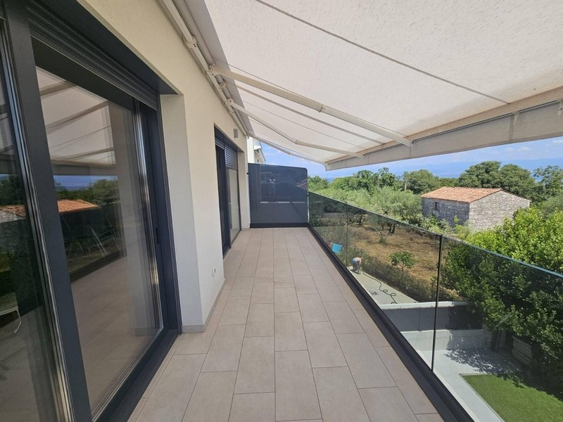 Balcone con vista mare dell'appartamento a Malinska su Krk
