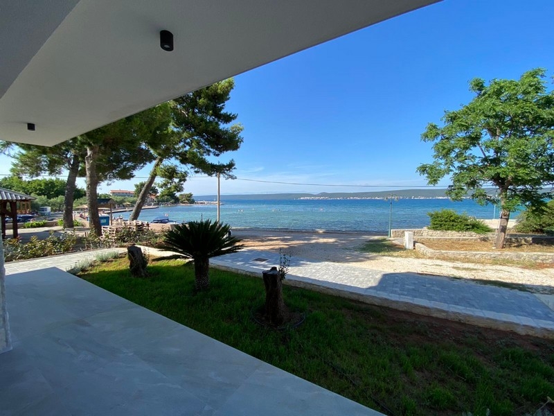 Terrazza coperta con vista sul mare a Nevidane, appartamento A4101