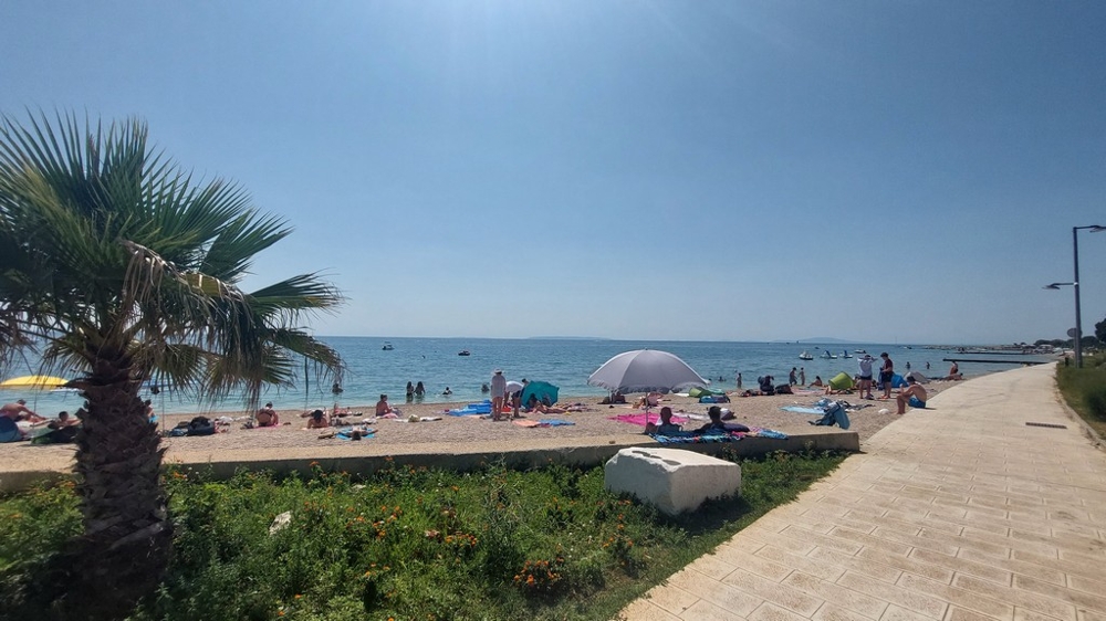 Spiaggia direttamente davanti all'appartamento sull'isola di Pasman