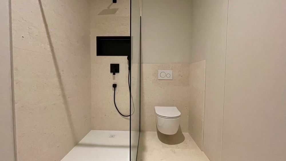 Secondo bagno con doccia a pioggia