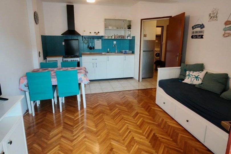Cucina e zona giorno dell'appartamento A4115 a Novi Vinodolski