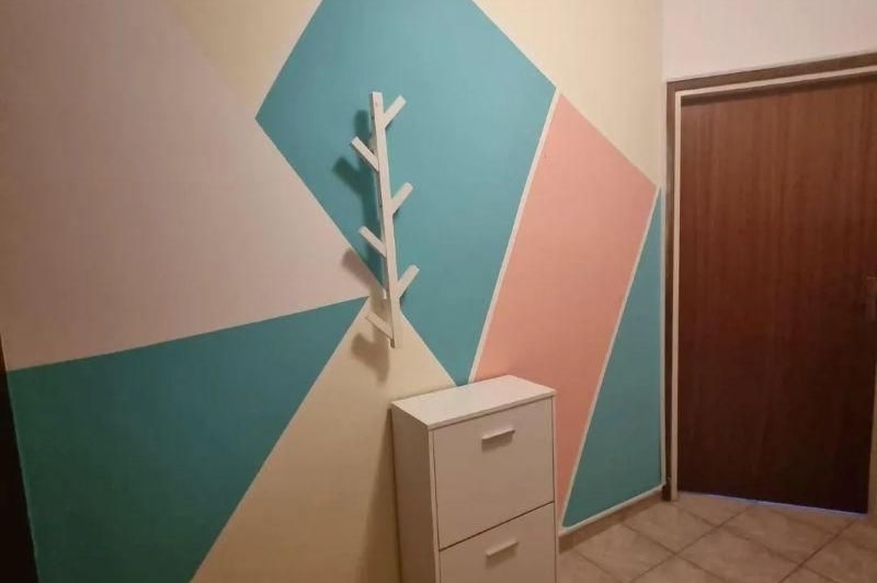 Corridoio con guardaroba e porta d'ingresso dell'appartamento A4115