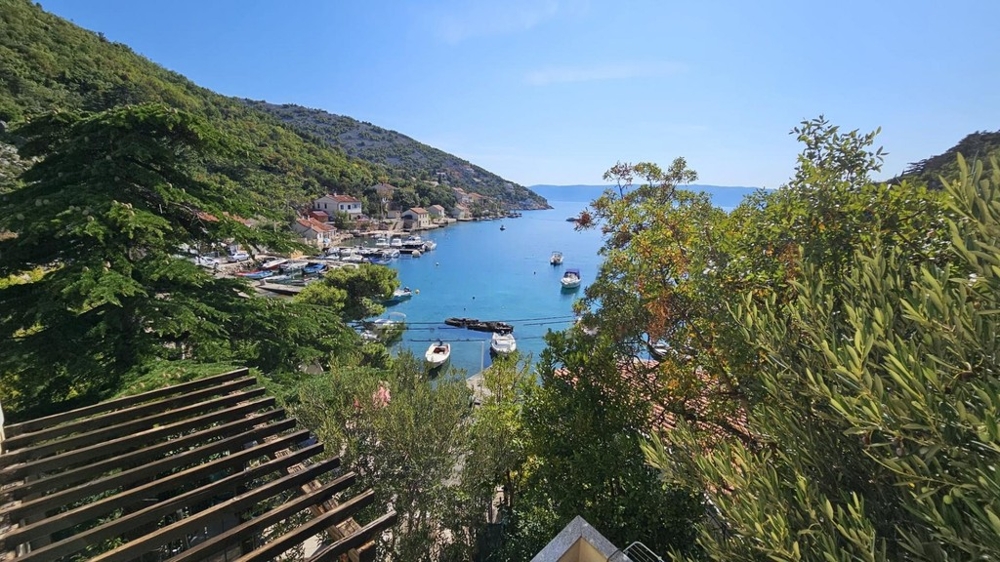 Appartamento in vendita in Croazia - appartamento con vista mare e giardino a Klada