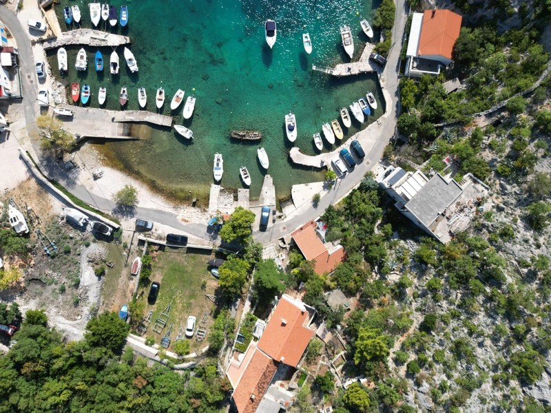 Piccolo porto di Donja Klada visto dall'alto