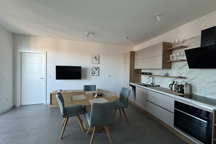 Cucina con forno e zona pranzo nell'attico a Trogir