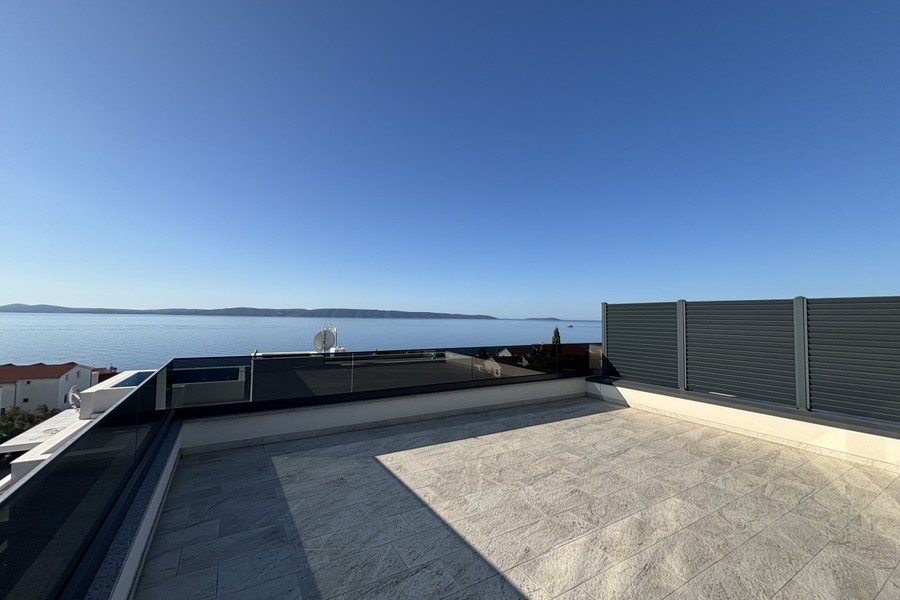 Terrazza sul tetto con vista sul mare e sulle isole davanti a Ciovo