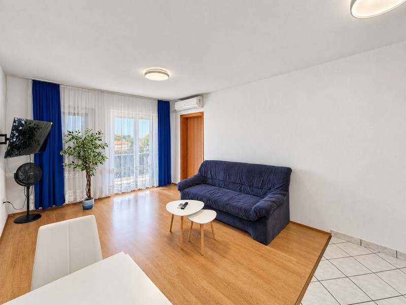 Zona giorno luminosa con accesso alla terrazza