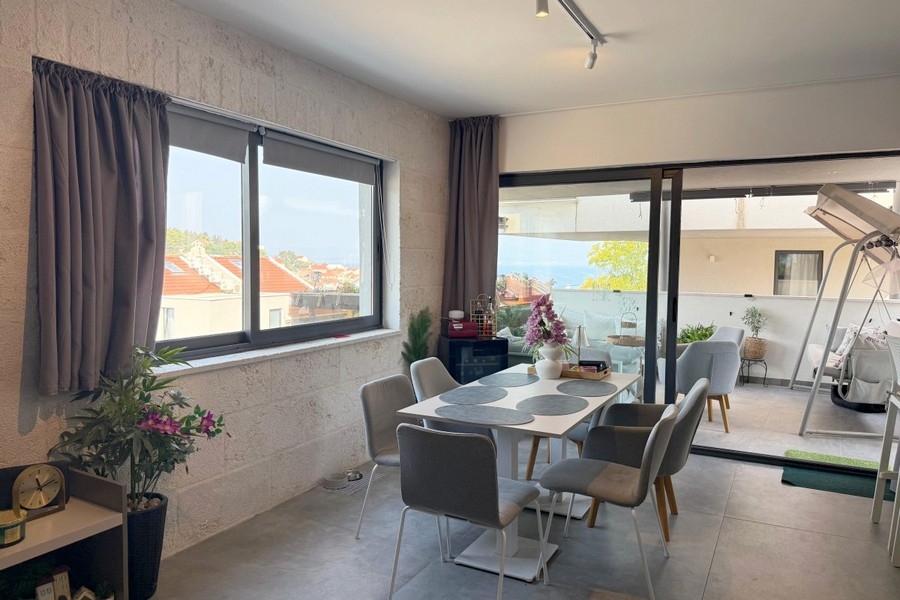 Zona pranzo con accesso alla terrazza