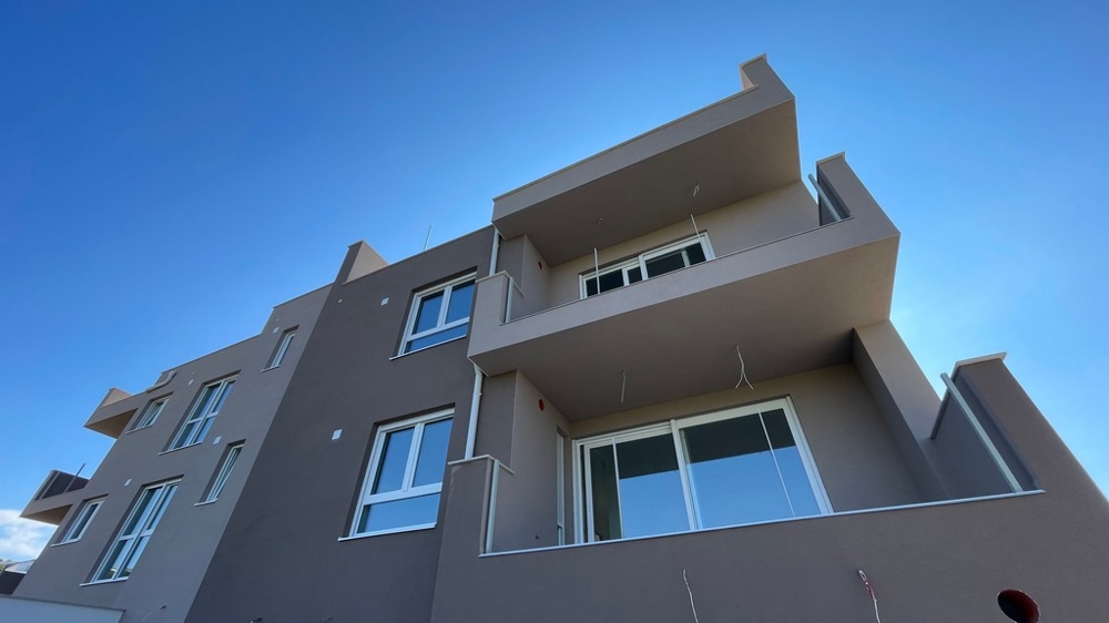 Appartamento su due livelli con terrazza sul tetto e vista mare a Vodice