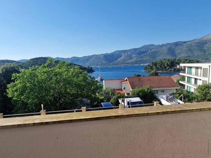 Vista mare dal balcone sulla penisola di Peljesac