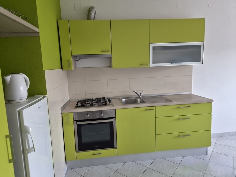 Blocco cucina con forno e piano cottura