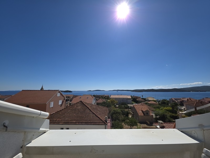 Appartamento mansardato con vista mare a Orebic, penisola di Peljesac
