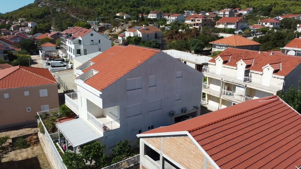 Casa con l'appartamento mansardato a Orebic