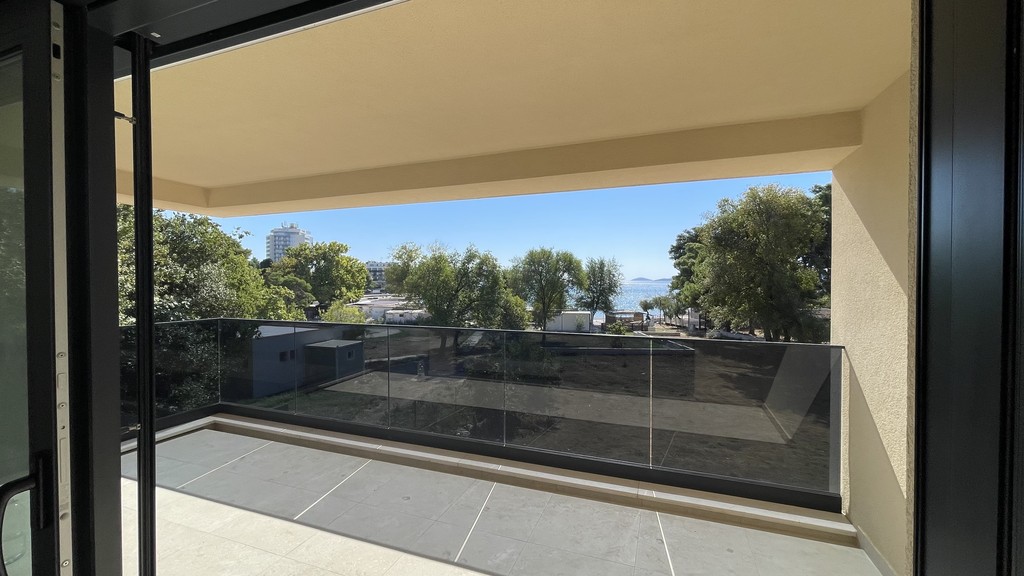 Terrazza coperta con parapetto in vetro