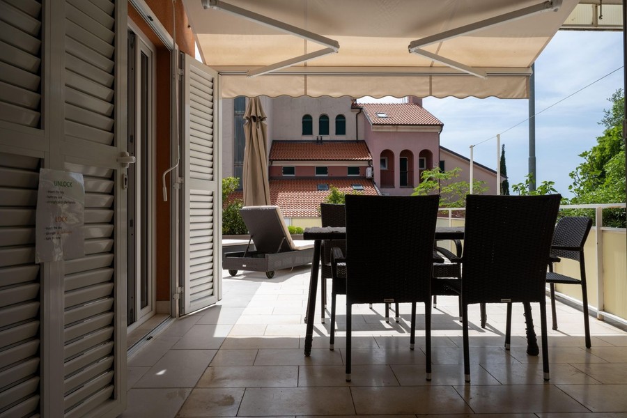 Loggia con tenda da sole