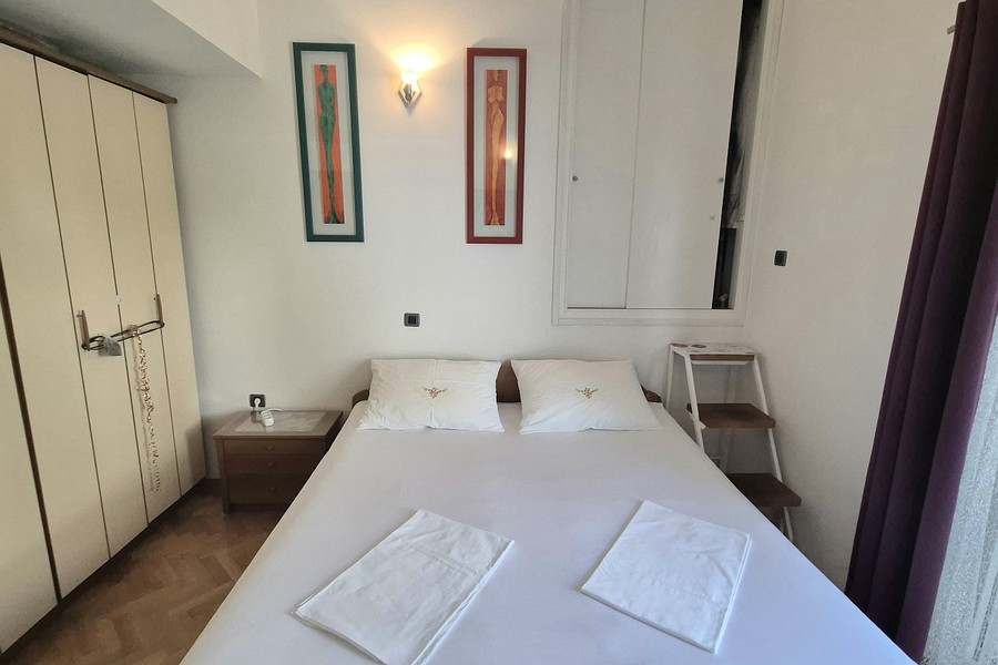 Camera da letto con armadio a muro