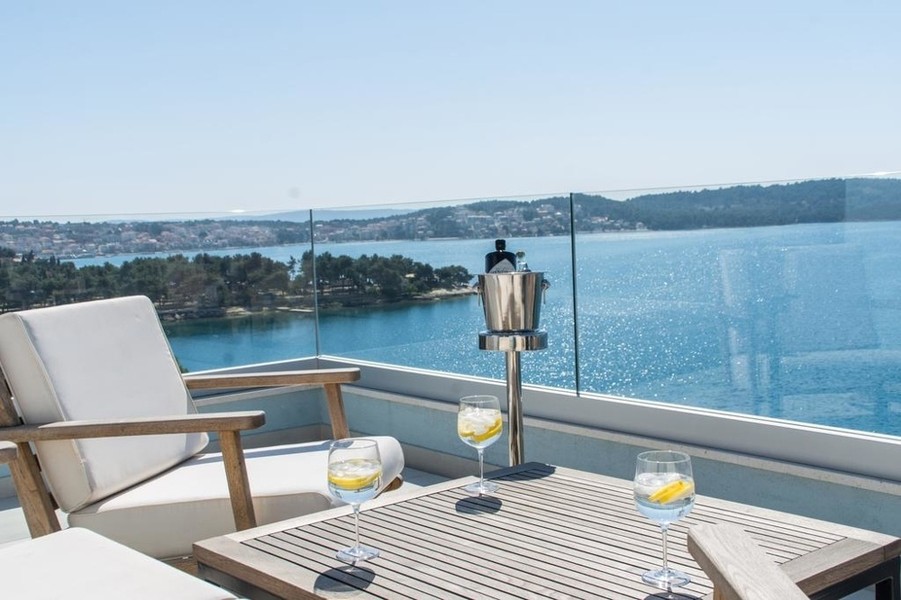 Attico con vista mare sull'isola di Ciovo presso Trogir