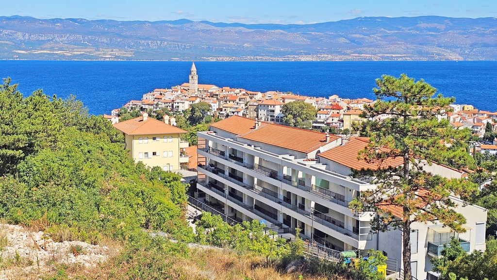 Appartamenti di nuova costruzione con vista mare su Vrbnik, isola di Krk