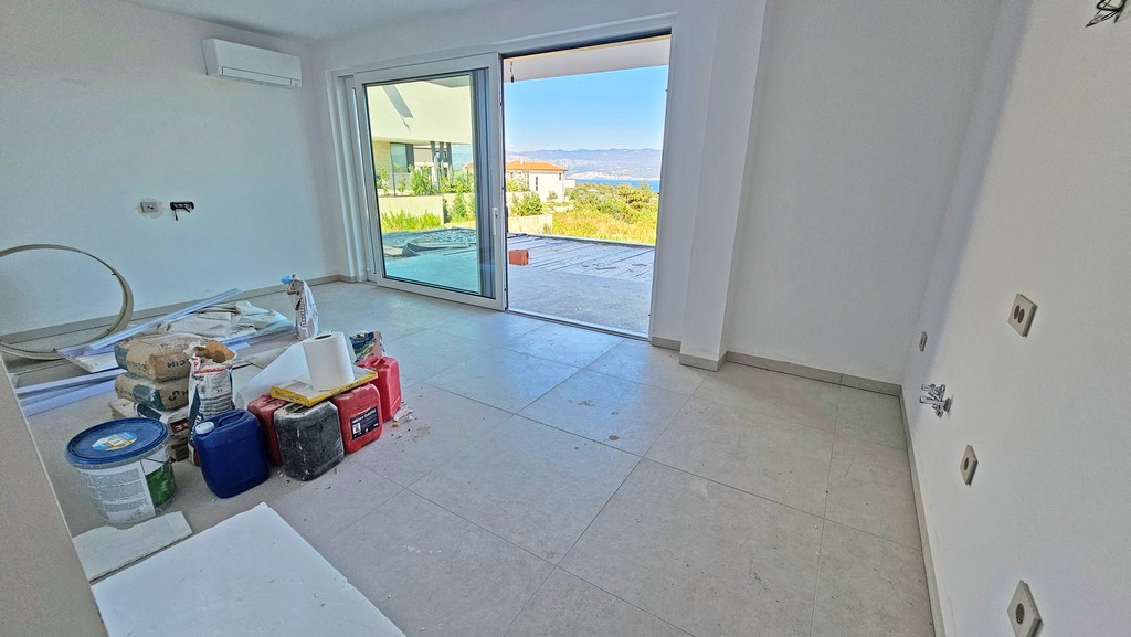 Zona giorno con accesso alla terrazza