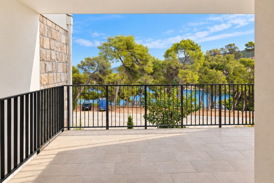 Terrazza coperta con vista sul verde