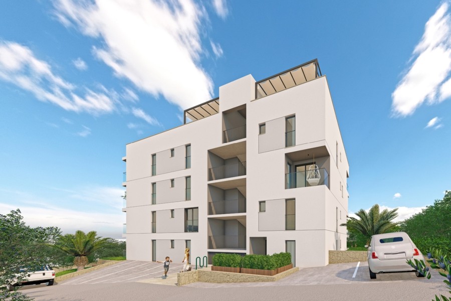 Facciata laterale con balconi e pergola in alto