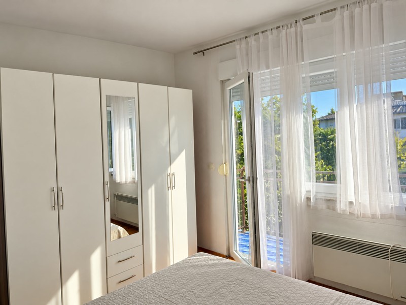 Camera da letto con grande armadio