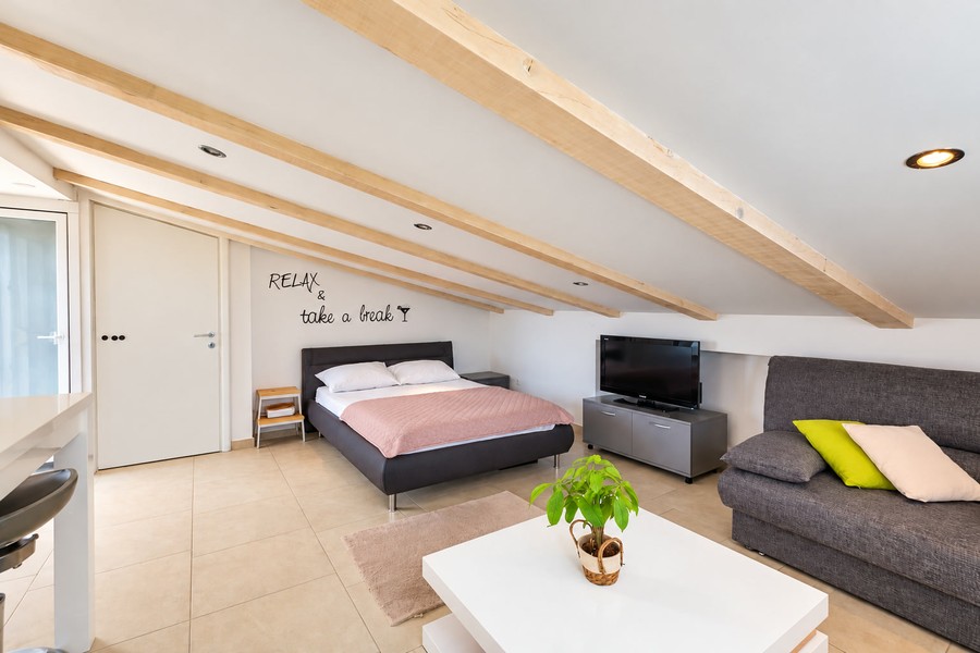 Studio con zona notte e divano