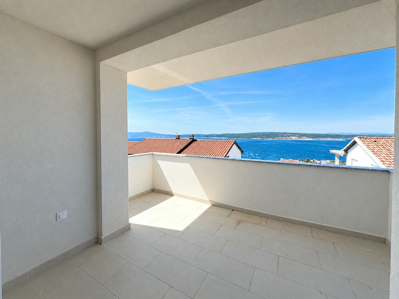 Appartamento di nuova costruzione con terrazza coperta e vista mare a Crikvenica