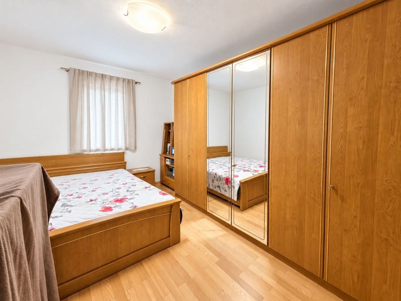 Camera da letto con grande armadio